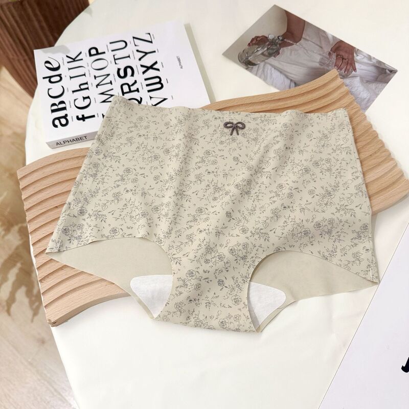 Quality Seamless 4-Way Dynamic Stretch Breathable Moisture-Wicking Polyamide Ladies' Briefs for Gym and Daily Commuting factory