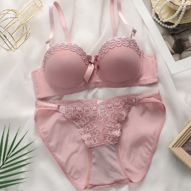Quality Gentle Breathable Polyamide Stylish Lace Lady's Bra Set for Christmas Home Wear factory